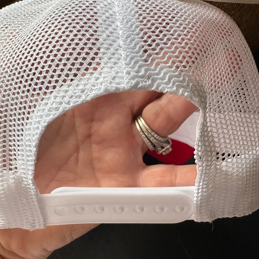 “Who will you share a Coke with?” Trucker Hat Coca-Cola Red and White Mesh Cap - Picture 4 of 6